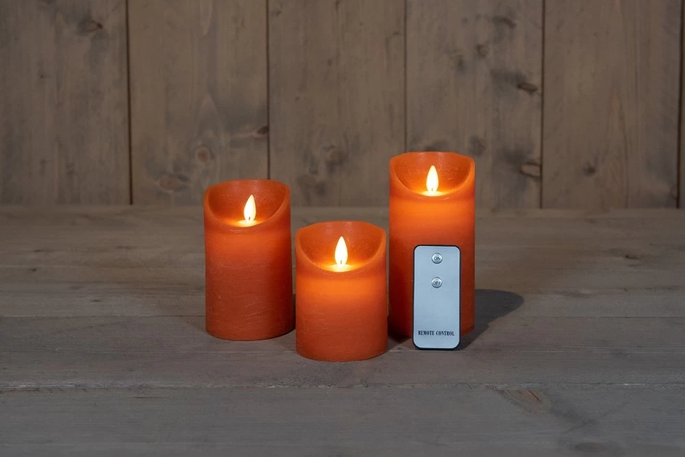 Anna’s Collection 3st. LED Rustiek Wax Stompkaars Oranje - Ø 7,5 X H 10/12,5/15 Cm 5 Anna’s Collection 3st. LED Rustiek Wax Stompkaars Oranje - Ø 7,5 X H 10/12,5/15 Cm - Afbeelding 3