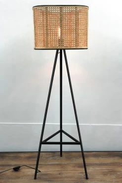 Lamp Rattan H140cm -Begin vandaag nog met het creëren van uw ideale thuis! lamp rattan h140cm 1602851050 1 l